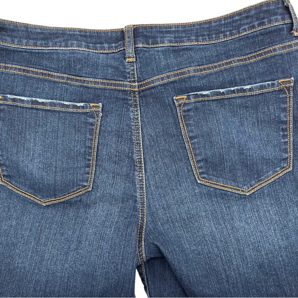 Apt. 9 Bermuda Shorts Denim Jeans Cuffed Hem Plus Size 16 - Picture 7 of 11